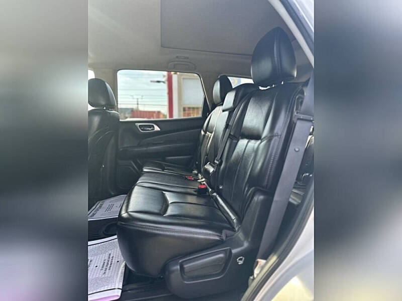 2017 Nissan Pathfinder Platinum