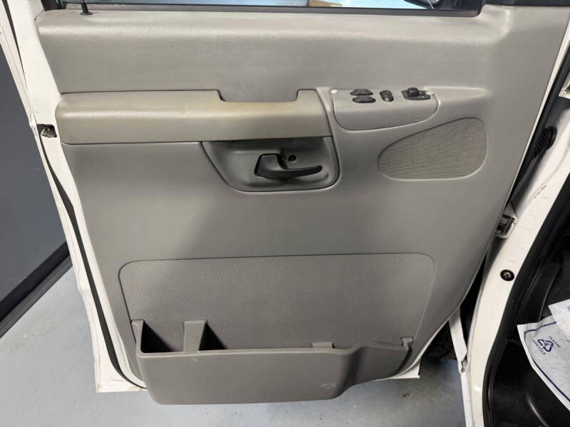 2005 Ford E-Series E-350 SD