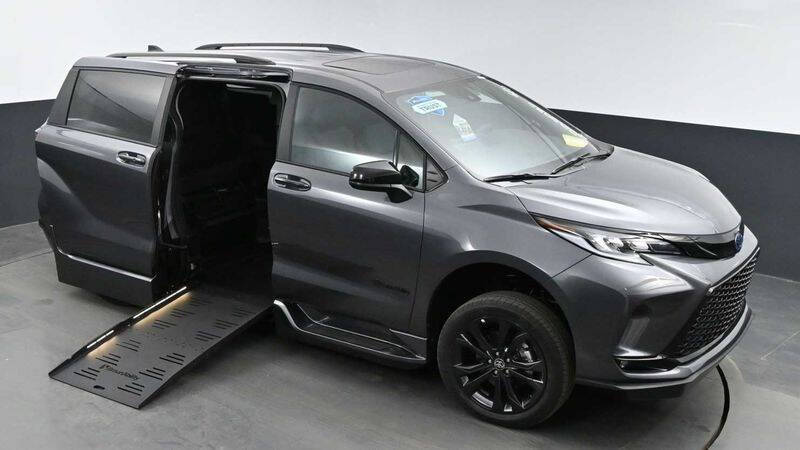 2025 Toyota Sienna XSE 7-Passenger