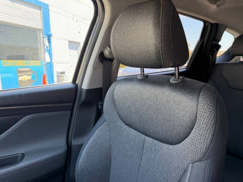 2023 Hyundai Santa Fe SE