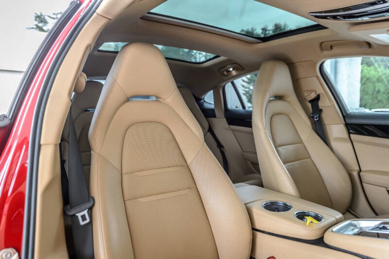 2018 Porsche Panamera 4