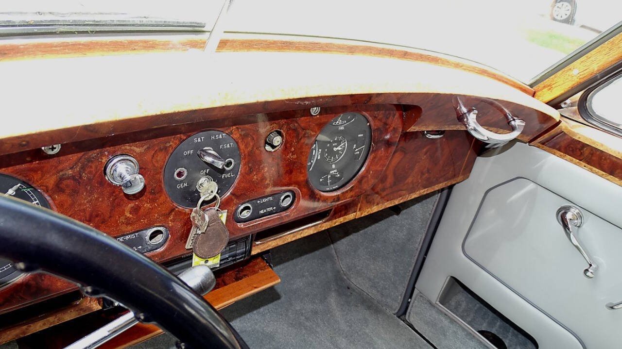 1957 Rolls-Royce Silver Cloud III 31