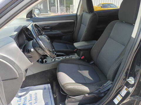 2016 Mitsubishi Outlander ES