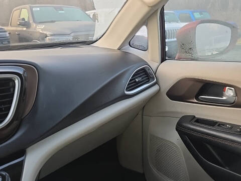 2017 Chrysler Pacifica Touring-L Plus