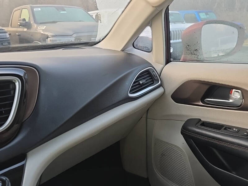 2017 Chrysler Pacifica Touring-L Plus