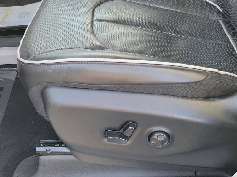 2023 Chrysler Pacifica Plug-In Hybrid Limited