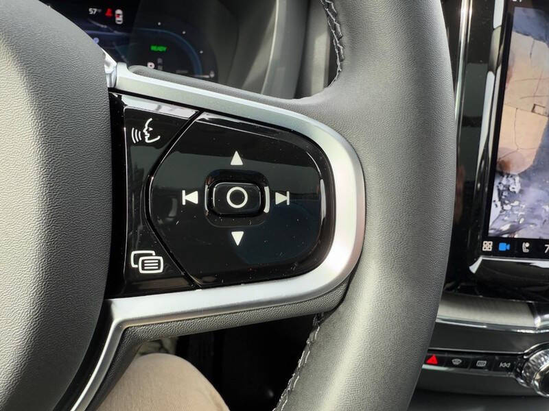 2025 Volvo XC60 T8 Plus Dark Theme