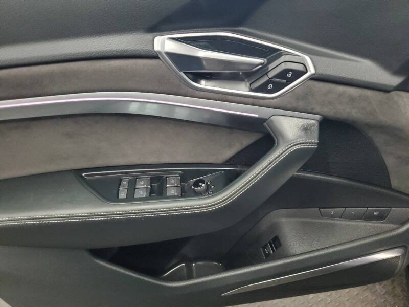 2019 Audi e-tron quattro Prestige