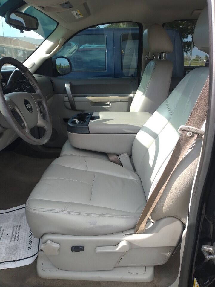 2012 Chevrolet Silverado Pickup - $11,950