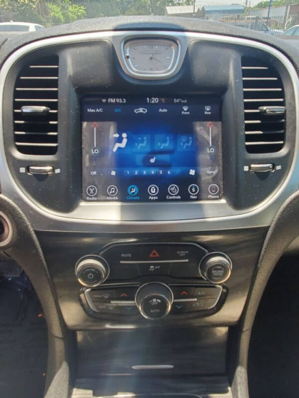 2017 Chrysler 300 Limited