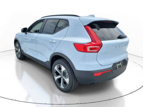 2026 Volvo XC40 B5 Core