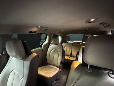 2017 Chrysler Pacifica Touring-L Plus