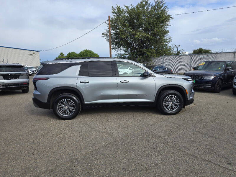 2024 Chevrolet Traverse LT