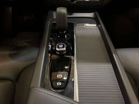 2025 Volvo XC60 B5 Core Dark Theme