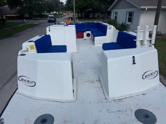 2014 BEACHCAT BOATS, LLC DECK BOAT