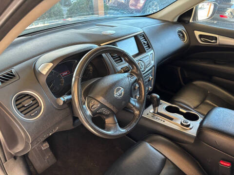 2017 Nissan Pathfinder SL