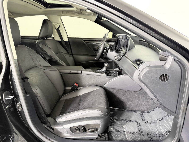 2022 Lexus ES 300h