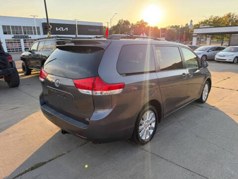 2011 Toyota Sienna LE 7-Passenger
