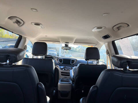 2017 Chrysler Pacifica Touring-L