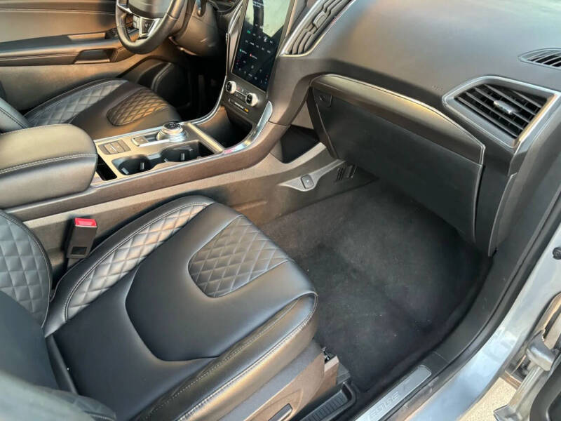 2024 Ford Edge Titanium