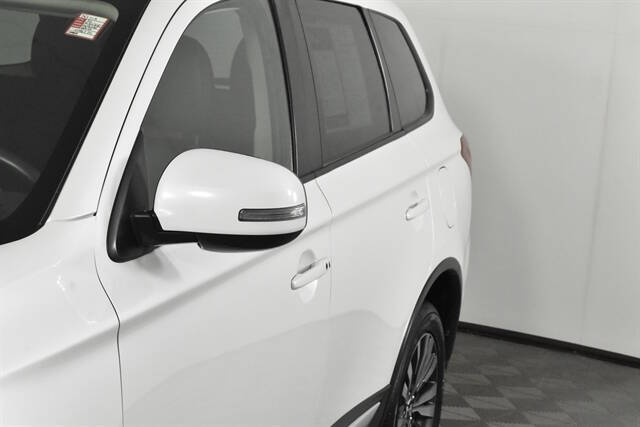 2020 Mitsubishi Outlander SE