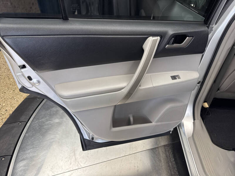 2012 Toyota Highlander SE