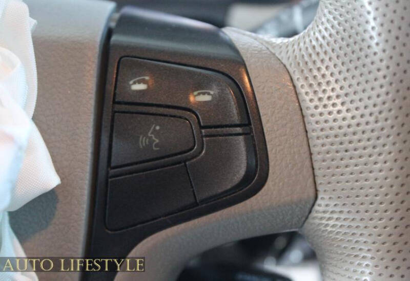 2013 Toyota Sienna SE 8-Passenger