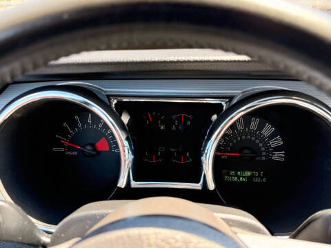 2005 Ford Mustang GT Deluxe
