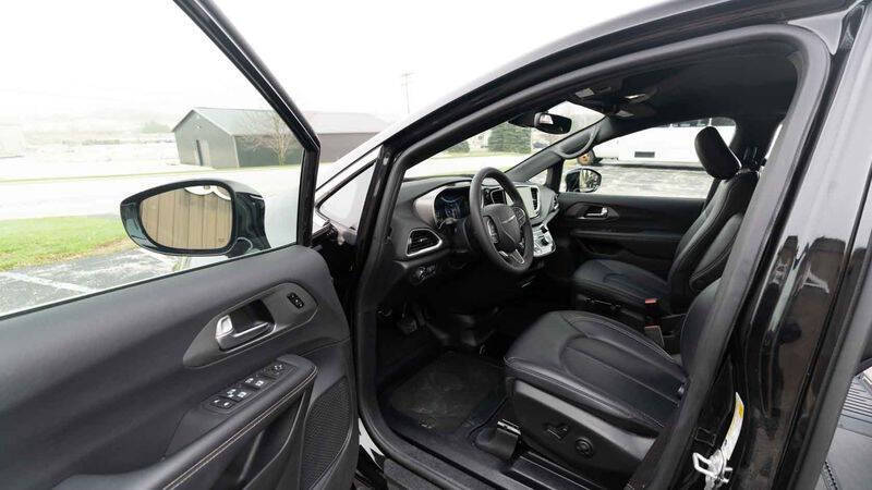 2025 Chrysler Pacifica Select