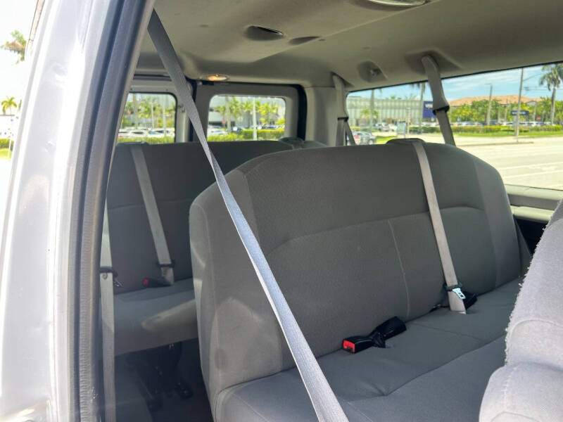 2011 Ford E-Series E-350 SD XLT