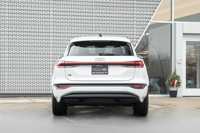 2025 Audi Q6 e-tron quattro Premium Plus