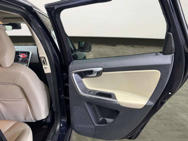 2016 Volvo XC60 T6 Drive-E