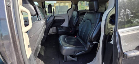 2017 Chrysler Pacifica Touring-L Plus
