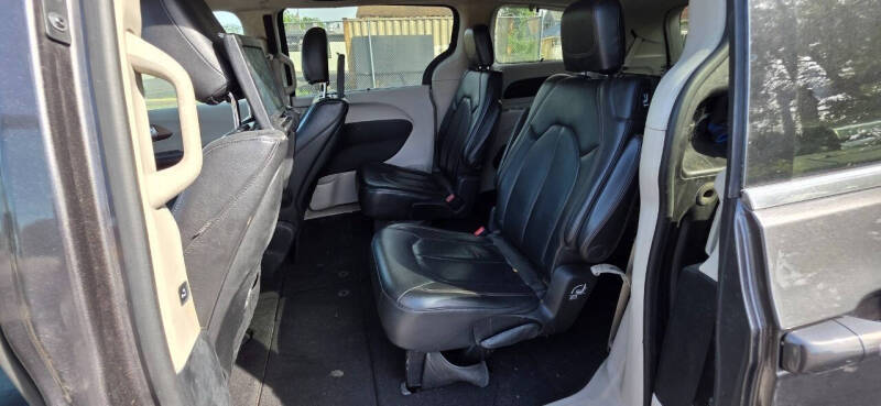 2017 Chrysler Pacifica Touring-L Plus