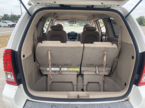 2007 Hyundai Entourage GLS