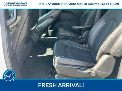 2026 Chrysler Pacifica Plug-In Hybrid Select