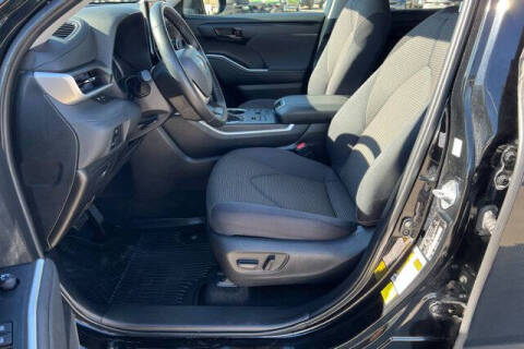 2024 Toyota Highlander LE