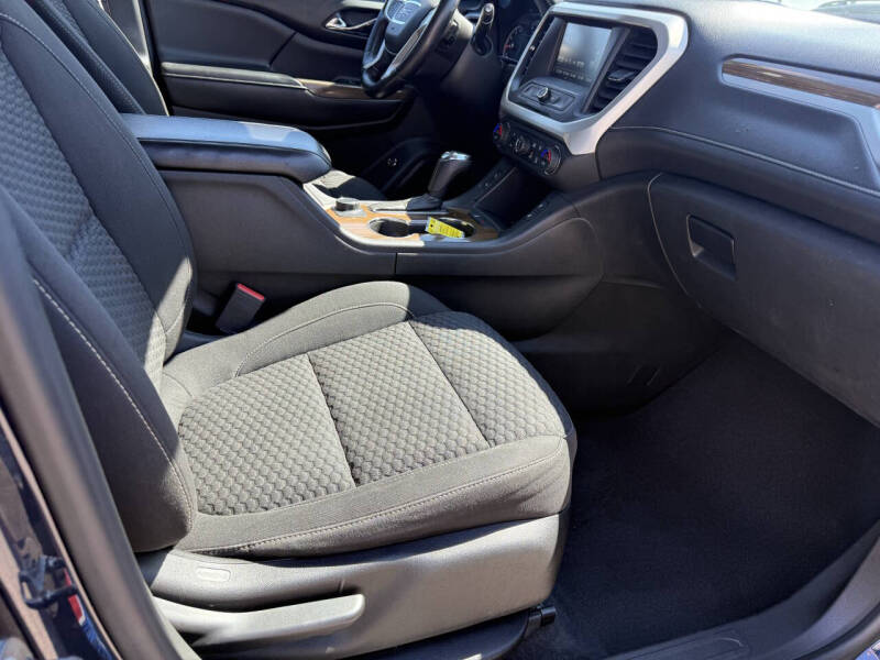 2017 GMC Acadia SLE-2