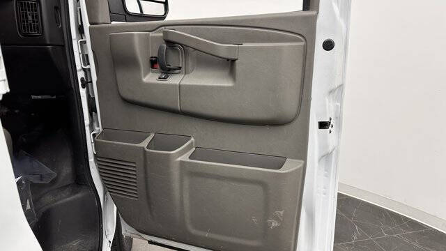 2022 Chevrolet Express 2500