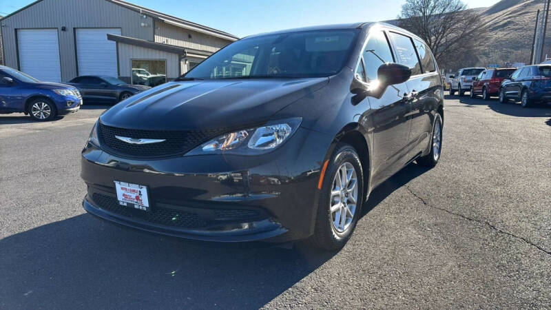 2022 Chrysler Voyager LX