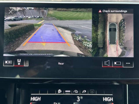 2022 Audi e-tron quattro Premium Plus