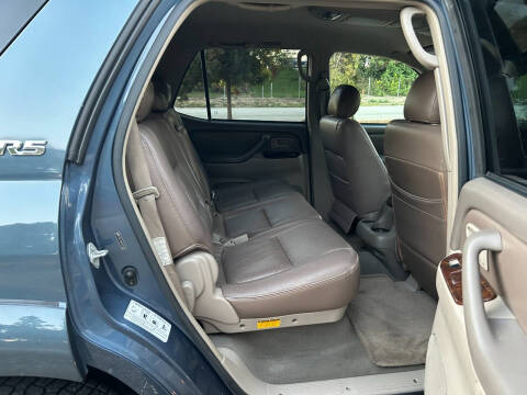 2005 Toyota Sequoia SR5