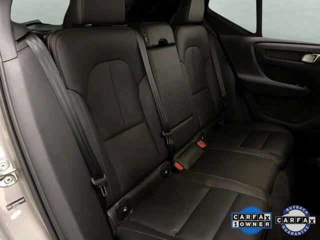 2025 Volvo XC40 B5 Plus Bright Theme