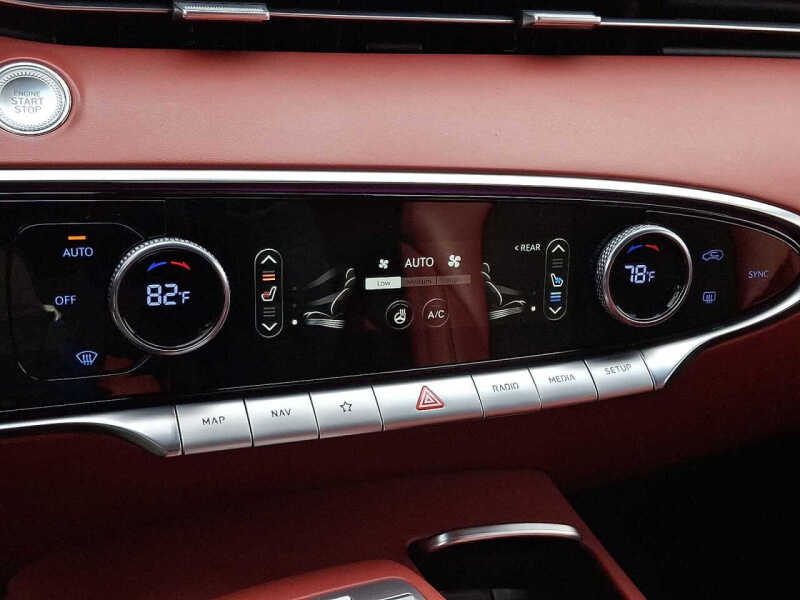 2023 Genesis GV70 2.5T Standard