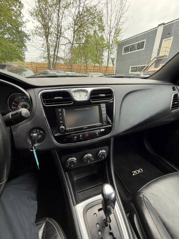 2011 Chrysler 200 Limited