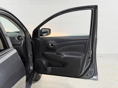 2019 Nissan Versa SV