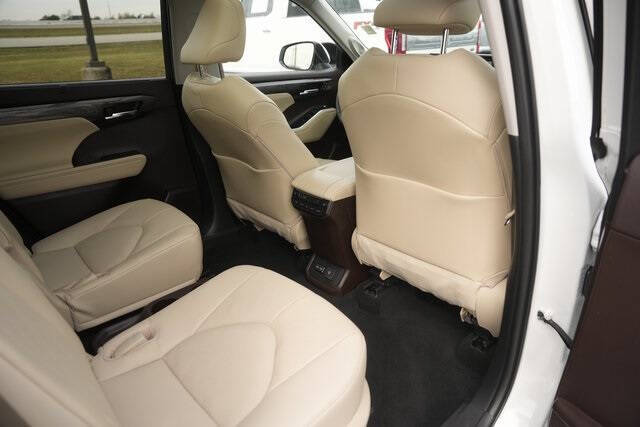 2022 Toyota Highlander Platinum