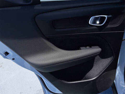 2026 Volvo XC40 B4 Plus