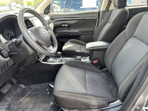 2020 Mitsubishi Outlander ES