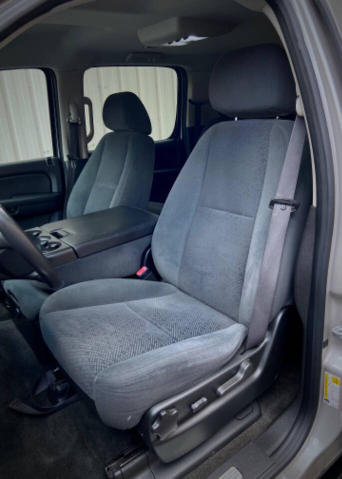 2008 Chevrolet Suburban 21